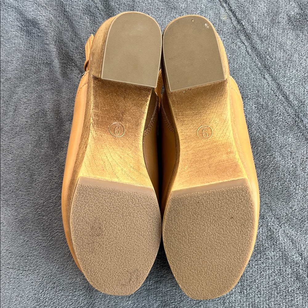 Universal Thread Tan Mules - Picture 6 of 6